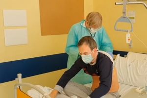 Poate dacă vezi acest video, STAI ÎN CASĂ! Declaraţia tulburătoare a unui pacient cu COVID-19