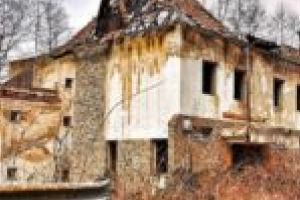 Nelu Popa plăteşte preţul prostiei omeneşti! S-a distrus un hotel pentru câteva kilograme de cupru!