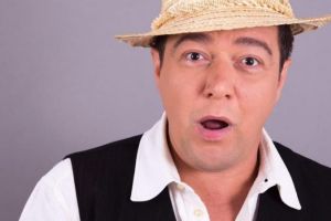 VIDEO Văru’ Săndel, mesaj viral în versuri: „De nu arde, nu ieşi/ Avem azi o Românie, lovită de pandemie”