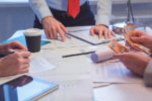 Plata contribuţiilor sociale amânată şi împrumuturi garantate de Guvern!