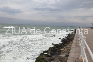 Fotoreportaj: Faleza Cazinoului din Constanta, astazi, pustie (galerie foto)