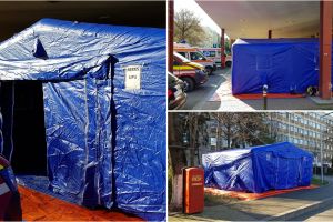 FOTO. Două corturi pentru triaj, instalate la Spitalul Judeţean Satu Mare