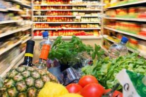 Mesajul marilor reţele de magazine din ţară: Fiţi cumpătaţi şi chibzuiţi la ce şi cât cumpăraţi!