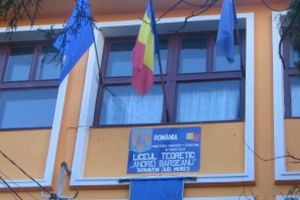INCREDIBIL! Notă la purtare scăzută unui elev cu păr lung din Mureş!