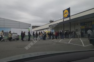 DÂMBOVIŢA Covid-19: Cozi şi îngesuială la supermarketuri! În rest, municipiul Târgovişte, mai mult pustiu
