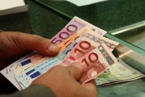 Coronavirus: Două bănci româneşti amână plata ratelor!