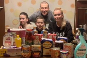 Staţi în casă! Extinderea coronavirusului provoacă reacţii din cele mai diverse. Fostul city-manager al Oradiei s-a baricadat cu familia în propria casă (FOTO)