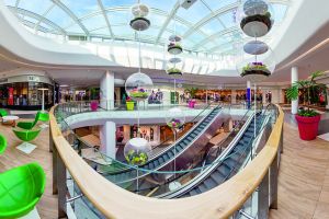Un grup de retaileri locali printre care Il Passo, Cartureşti sau Benvenuti cer închiderea mallurilor: Magazinele sunt goale, iar angajaţii sunt primii expuşi