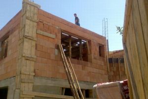 Dezbatere publică pentru aprobarea Regulamentului de legalizarea a construcţiilor executate fără autorizaţie de construire