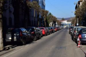 IMPORTANT! 5 străzi din centrul Târgu-Mureşului revin la Zona 1 de parcare!