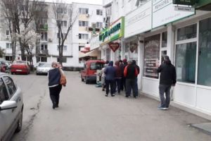 UŞI ÎNCHISE LA FARMACII DIN PITEŞTI