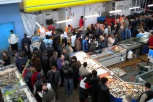 Fãtãlailor din Primaria Ploiesti, INCHIDETI Halele si pietele aglomerate si insalubre!!!