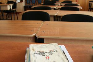 Părinţii vor putea sta cu copiii acasă, cât timp şcolile sunt închise