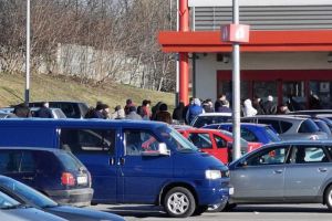 Antreprenorii iau măsuri pentru a limita răspândirea coronavirusului, unii suspendând chiar ...
