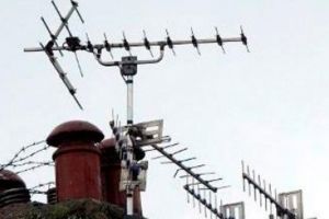 „Acoperişuri, antene şi cabluri”