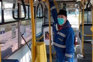 STPT pe vremea coronavirusului: şoferii nu au mănuşi de protecţie şi sunt separaţi cu o bandă de călători