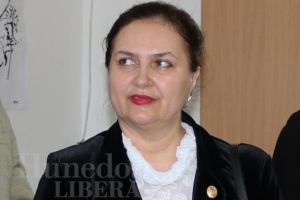 HALUCINANT O senatoare PNL anunţă că vrea să iasă din izolare pentru a-i da COVID -19 unui parlamentar PSD