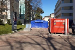 Triaj avansat, în corturi amplasate în curte, la Spitalul de Urgenţă Suceava
