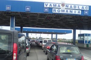 CORONAVIRUS. Asalt la Vama Nădlac: 15 AUTOCARE cu români din Germania aşteaptă să intre în ţară
