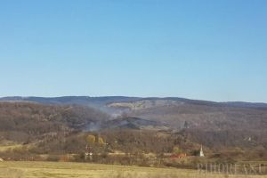 Șase incendii de vegetaţie în weekend: Au ars 22 de hectare de teren