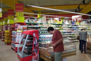Marile lanturi de magazine fac apel la clienţi să fie 