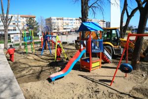 Primaria Constanta continua reabilitarea si modernizarea locurilor de joaca