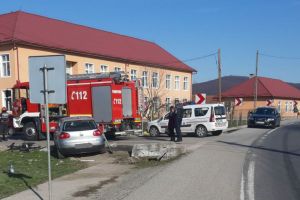 Accident la Șintereag: Un şofer din Bistriţa a intrat cu maşina într-un cap de pod