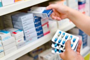 Avertisment! Acest medicament poate agrava infecţia cu coronavirus. Ce să luaţi în loc