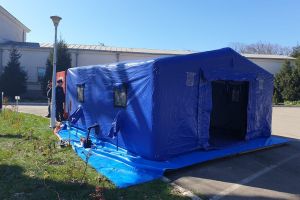 Cort pentru trierea pacienţilor la Spitalul de Pneumoftiziologie
