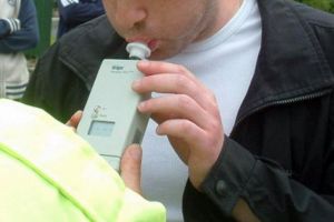 Doi şoferi băuţi, prinşi dintr-un „foc” de un echipaj rutier