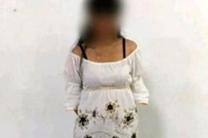 DROGURILE ERAU ASCUNSE ÎN ZONA GENITALĂ