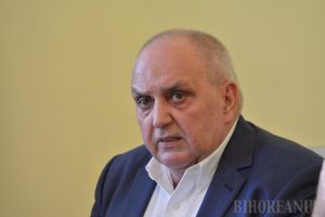 Prefectul de Bihor, Dumitru Ţiplea, l-a numit pe managerul Spitalului Judeţean, dr. Gheorghe Carp, şef peste toate spitalele din judeţ