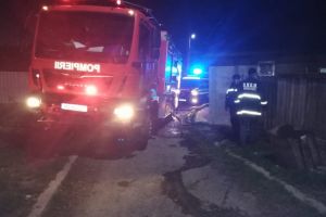  Incendiu in localitatea Niculitel, judetul Tulcea. O magazie de lemne a luat foc (galerie foto)
