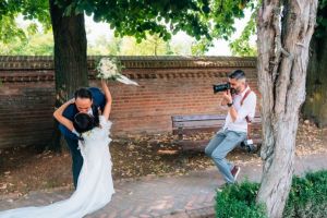 Au fost primii loviţi de criză, dar nu se lasă – Fotografii, videografii şi DJ-ii strâng bani pentru Spitalul Judeţean