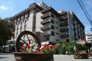 Procedurile de vânzare a celui mai mare hotel din Botoşani, suspendate din cauza COVID- 19