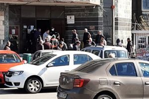 ÎNMATRICULARE, CU JANDARMII LA INTRARE