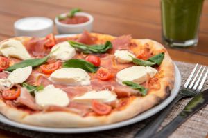 Pizza gratis pentru medicii de la Spitalul de Boli Infecţioase „Victor Babeş” din Timişoara