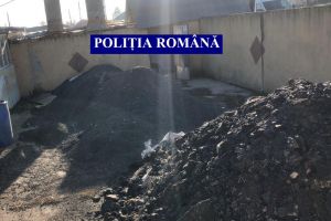 Percheziţii la Mavrodin şi Buzescu, la persoane bănuite că au extras metale preţioase din pământ provenit de la Roşia Montană