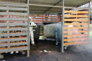 Măsuri de prevenţie: Comprest dezinfectează boxele de gunoi din cartiere