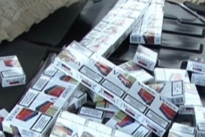 Țigarete de contrabandă, depistate după o urmărire în trafic