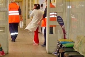 Un pacient infectat cu coronavirus şi internat la „Victor Babeş” a scuipat medicii pentru a-i infecta