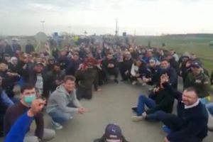 VIDEO. Peste 3.000 de români blocaţi la intrare în Ungaria. Anunţul MAE