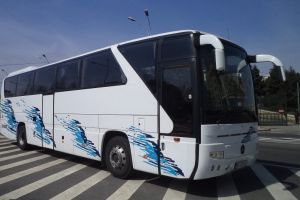 FOTO. O companie de turism vine în ajutorul autorităţilor, oferindu-şi gratuit întreaga flotă de autocar, pe întreaga durata a stării de urgenţă