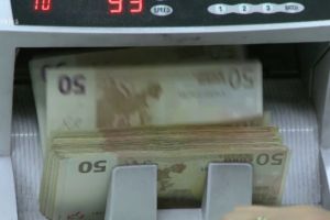 Comisia Europeană va aloca României peste 500 milioane euro pentru asigurarea accesului la apă curată şi asistenţă medicală