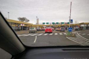Viaţa românilor domiciliaţi în Ungaria care lucrează în România, un coşmar: intră în carantină imediat ce trec graniţa, le sunt „ştampilate” casele, iar oficialii maghiari nu-i ajută cu nimic