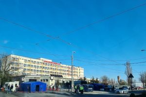 S-au instalat CORTURI in fata spitalelor din Ploiesti