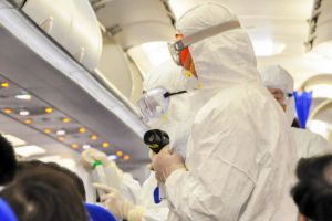 Nesimţire: Infectat cu coronavirus, un român din Spania a urcat în avion şi venit în România