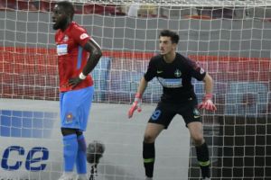 Presa internaţională anunţă că UEFA a luat decizia de a amâna Campionatul European de Fotbal. Turneul final ar urma să se desfăşoare în vara anului viitor.