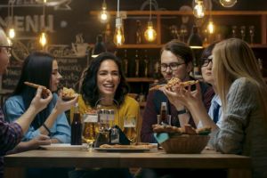Cafenelele, restaurantele, barurile sau localurile publice vor fi închise în România