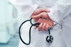 Arafat: Medicii rezidenţi, redistribuiţi în sprijinul spitalelor. Studenţii din anul 4, recrutaţi pentru camerele de gardă